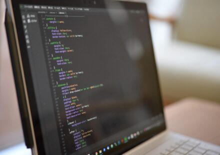 AngularJS vs. ReactJS: Choosing Your Frontend Champion
