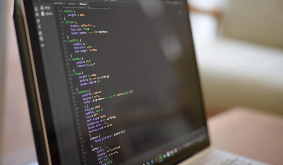AngularJS vs. ReactJS: Choosing Your Frontend Champion
