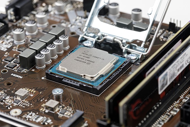 Diagram showing CPU offloading tasks to a GPU for faster parallel processing (hardware acceleration)