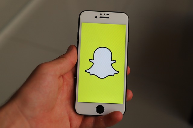 Diagram showing a Snapchat user reviewing a snap before posting to their story