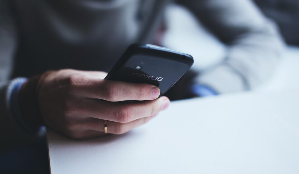 imy meaning texting, digital communication context, emotional text message, chat bubble imy, online conversation