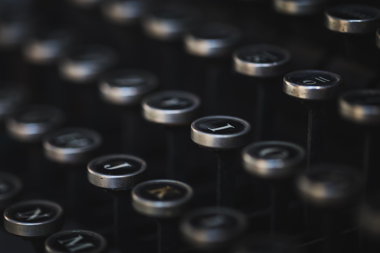 How to Clean a Keyboard Thoroughly Without Damage