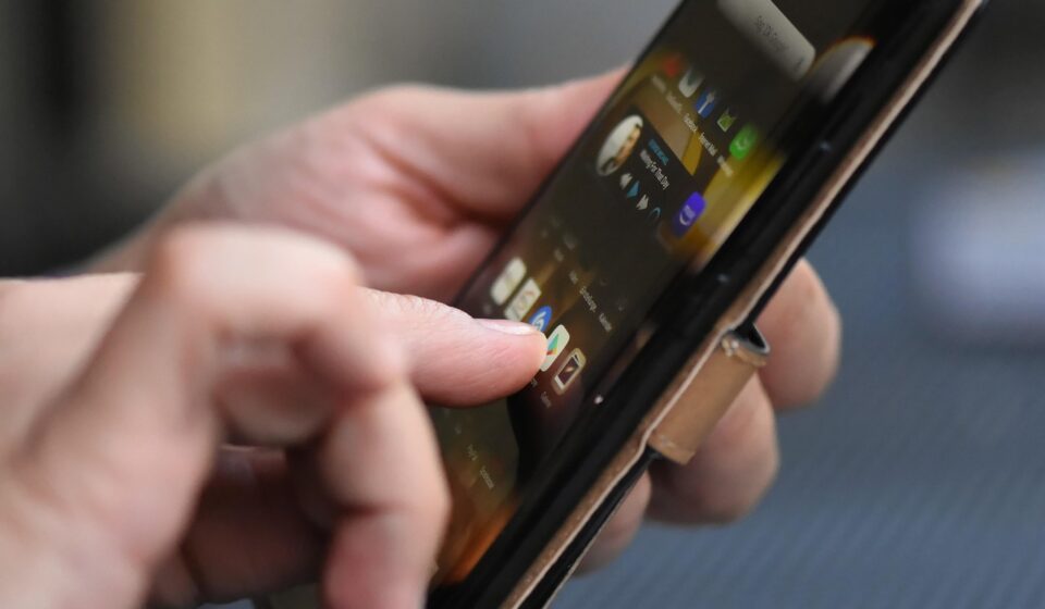 Personalize Your Android Keyboard: Images, Themes, and Customization