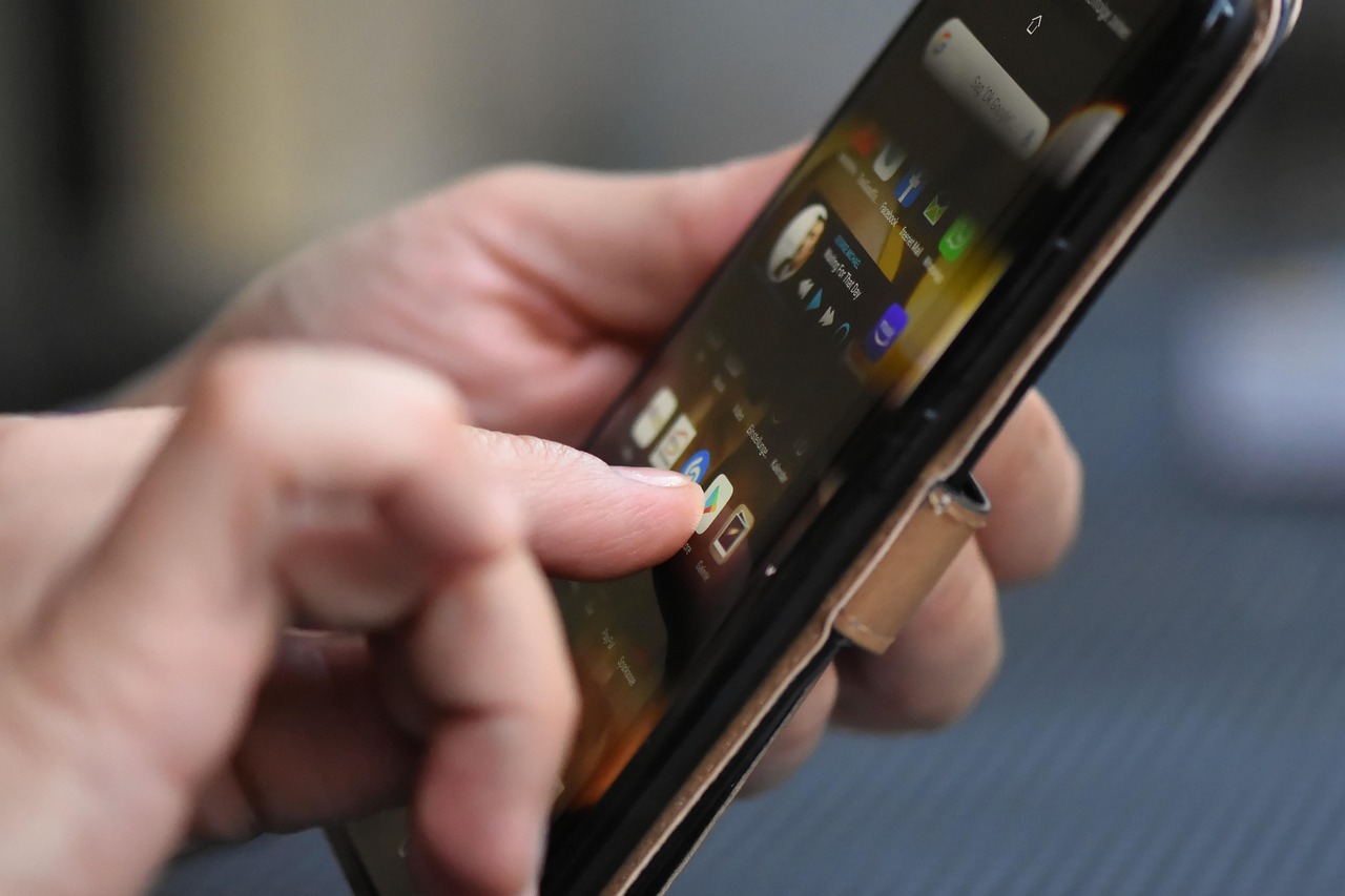 Personalize Your Android Keyboard: Images, Themes, and Customization