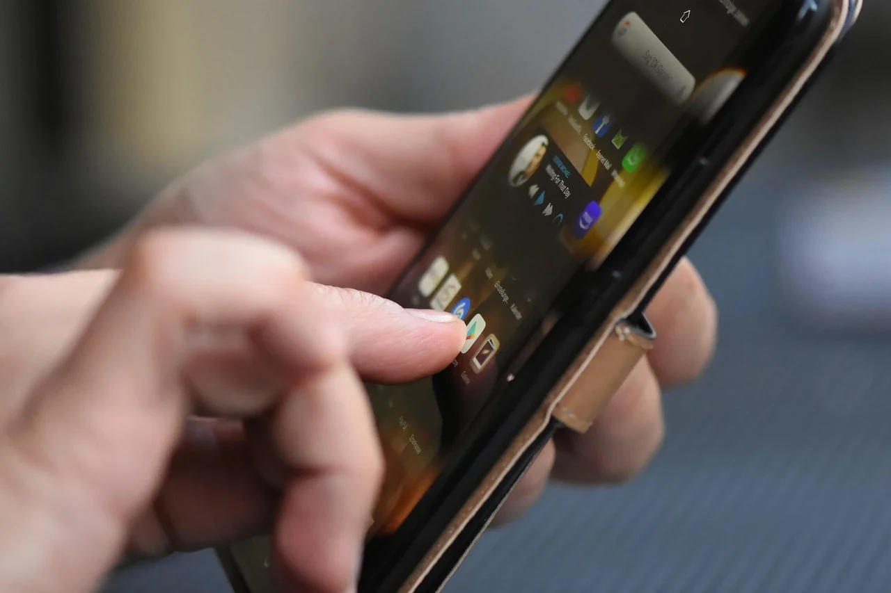 Personalize Your Android Keyboard: Images, Themes, and Customization