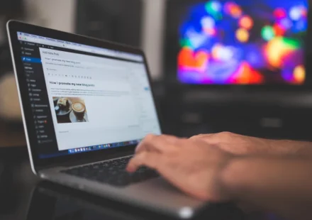 What Is brasssmile com? Content and Trust Review